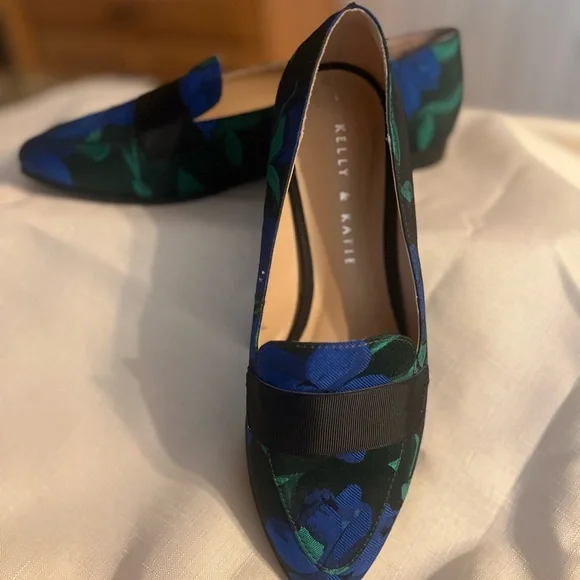 Women’s Kelly & Katie flats.  Blue, green & black brocade fabric.  Size 6.5 - Picture 3 of 3